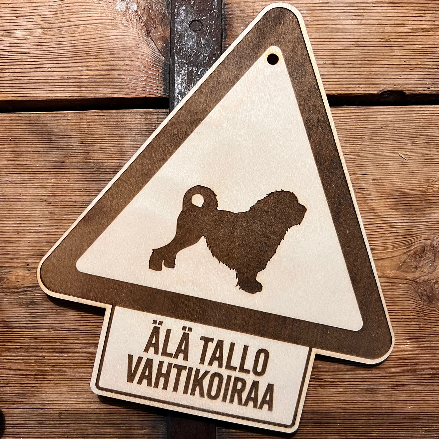 Löwchen-rodun varoituskyltti laserpoltettuna vaneriin